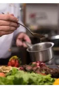 انجام امور آشپزی و نظافت منزل