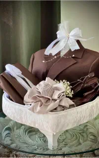 چیدمان آیتم های مراسم با طبق مخمل