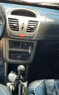 کوییک R سفید مشکی