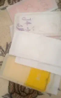 دهتا. گلس گوشی هست زیر قیمت میفروشم