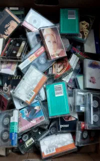 ۲۰۰۰ عدد نوار کاست