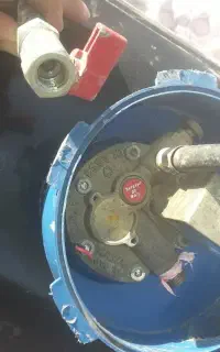 کپسول گاز LpG(نیسان ۱۲۰ کیلویی)..و درب عقب ۴۰۵
