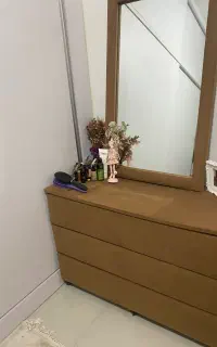 تخت  دونفره  و دراور  و اینه