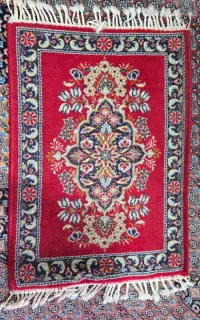 ۴ عدد فرش کوچک جلو دری