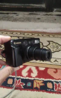 دوربین یاشیکا خیلی قدیمی زوم دار
