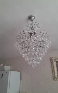 یک عدد لوستر زیبا و درخشان