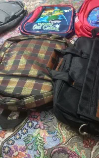 تعدادی کیف مدرسه