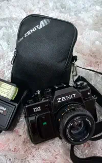 دوربین زنیت Zenit 122 به همراه فلاش و کیف (درحدنو)