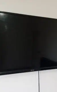 led هایسنس ۴۳ اینچ دارای دو جای USB و لایت بار زیر