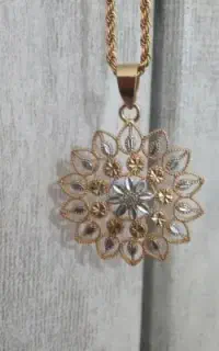 گردنبند طرح گل