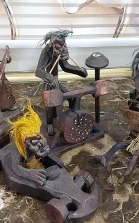 مجسمه چوبی