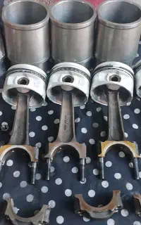 کار در تعمیرگاه مکانیکی و گیربکسی