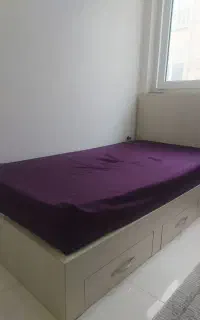 تخت یکنفره دوعدد موجود می‌باشد تکی هم فروخته میشود