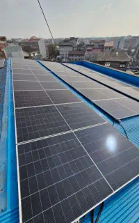 طراحی و اجرای سیستم برق خورشیدی-باطری و سانورتر