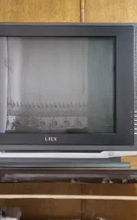 تلویزیون رنگی 28 اینچ UTEX انگلستان