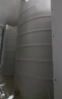 تانکر . منبع آب ۲۰۰۰ لیتری پلاستو نیک . .