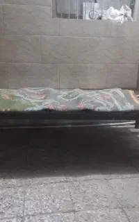 تخت اهنی