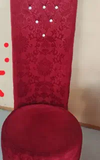 صندلی مخمل قرمز