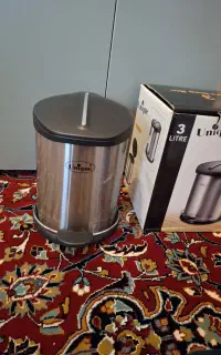 سطل توالت  و فرچه