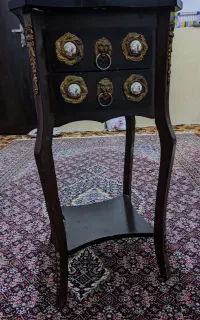 میز تلفن و ظرف دکوری