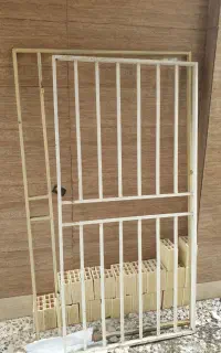 حفاظ درب و درب سرویس بهداشتی