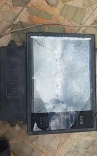 پرژاکتور ۴۰۰ وات با ترانس و استارتر و لامپ سالم