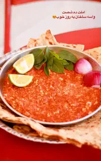 به یه آشپزخانم واسه صبحانه محلی در کافه نیازمندیم