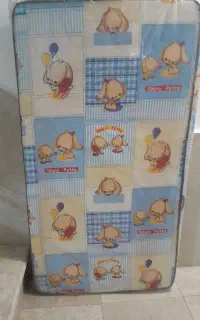 تشک تخت کودک در حد نو