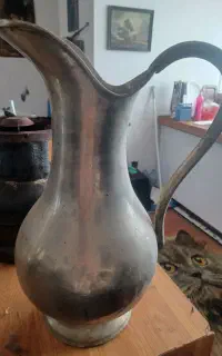 یک پارچ برنجی