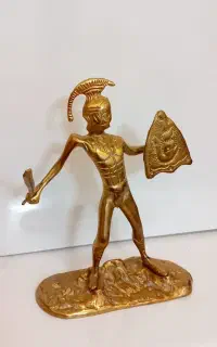 مجسمه جنگجوی باستانی طلایی - اثر هنری نفیس و اصیل