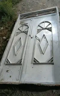 در حیاط قدیمی خیلی سنگین
