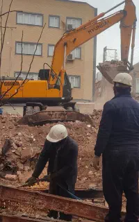 تخریب ساختمان  با کوتاهترین زمان با خاکبرداری