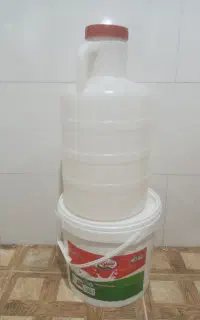 دبه خیار شور و سطل پنیر