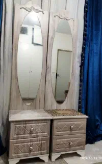 یه عدد پاتختی و کمد بوفه