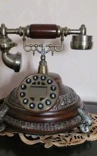 تلفن و میز  کلاسیک
