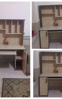 میز تحریر کتابخانه‌دار