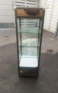 قفسه شیشه ای