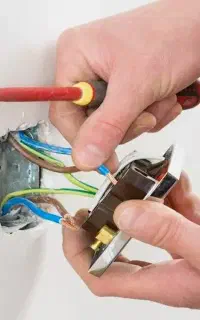 برق کاری . نورپردازی . اتصالی . جوشکاری  خرده کاری