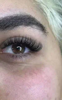 اکستنشن مژه تخصصی و با ظرافت و همراه قیمت ویژه