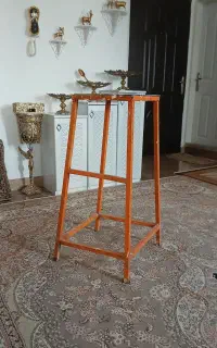 چهارپایه فلزی
