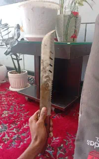 چاقو یا شمشیر