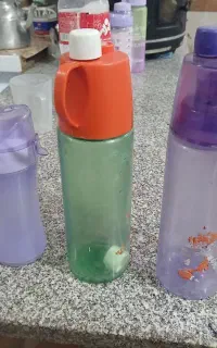 سه تا بطری آب مدرسه