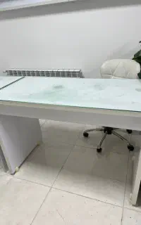 میز مناسب تحریر و‌ناخن و کار و کامپیوتر