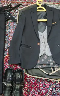 کت وشلوار پسرانه همراه با کفش در حد نو