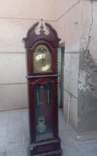 ساعت سلطنتی ایستاده