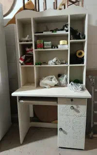 میز تحریر بزرگ کو‌چک و کنسول