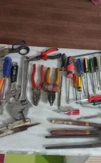 ۴۲عدد ابزار  و یک عدد اره دستی