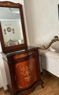 کنسول و آینه