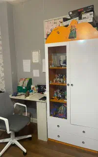 تخت دو طبقه با تخت مهمان کشویی همراه با کمد