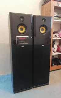 اسپیکر ایستاده هومتک
